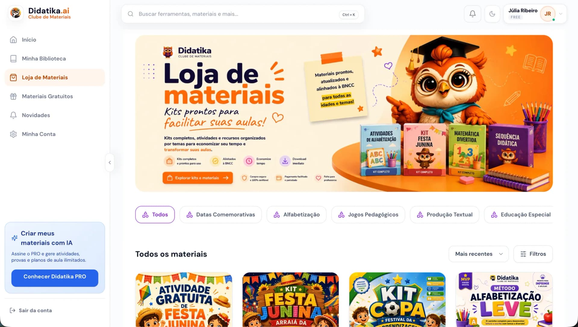 Tela da Loja de Materiais no Clube Didatika, mostrando o banner de destaque, os filtros por categoria e os kits mais recentes.